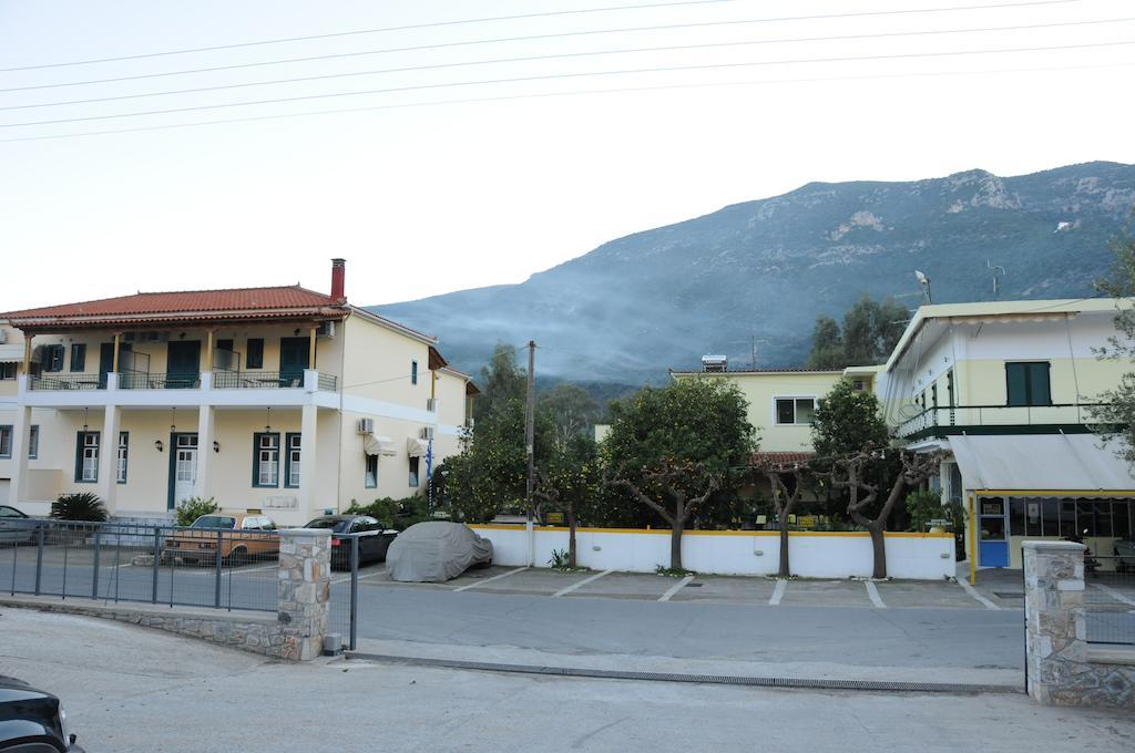 Costa-Rini Hotel Leonídion Exterior foto