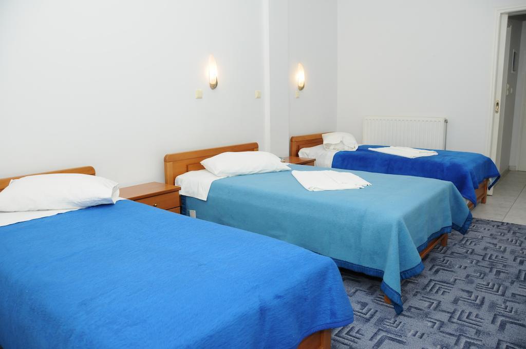 Costa-Rini Hotel Leonídion Quarto foto