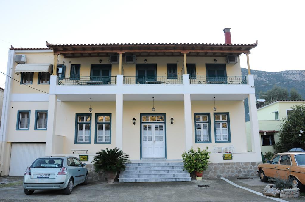 Costa-Rini Hotel Leonídion Quarto foto